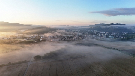 Mlhavé ráno v Kuřimi
